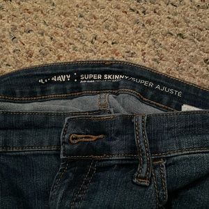 Old Navy super skinny mid rise Jean size 4!